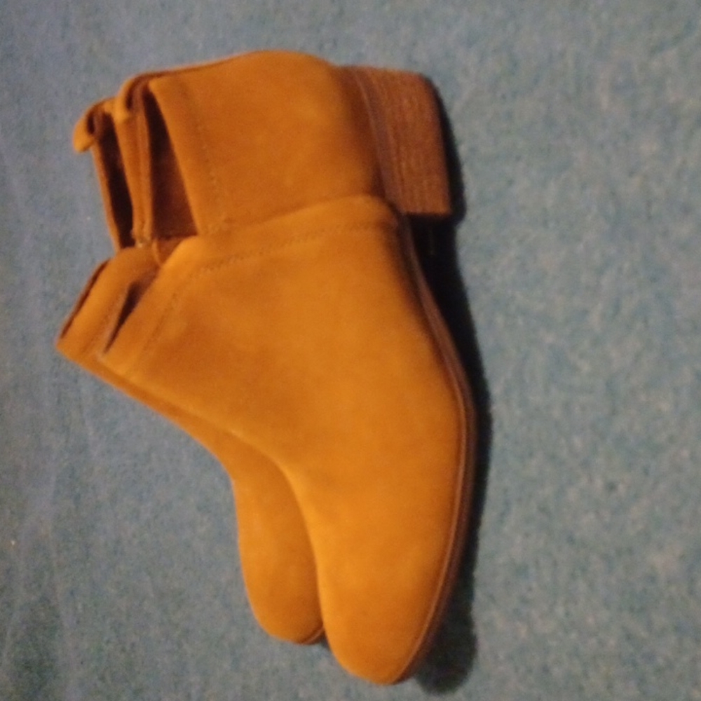 Tom's Ankle Tan Suede Boots Size 8
